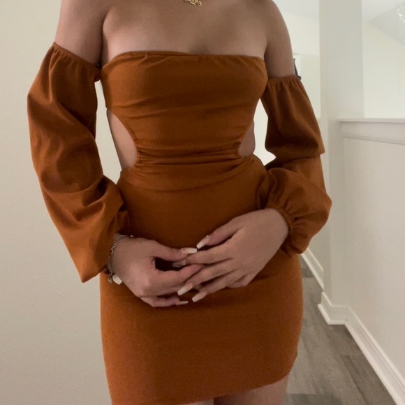 Never worn, caramel color , good condition, stretchable - Picture 2 of 4